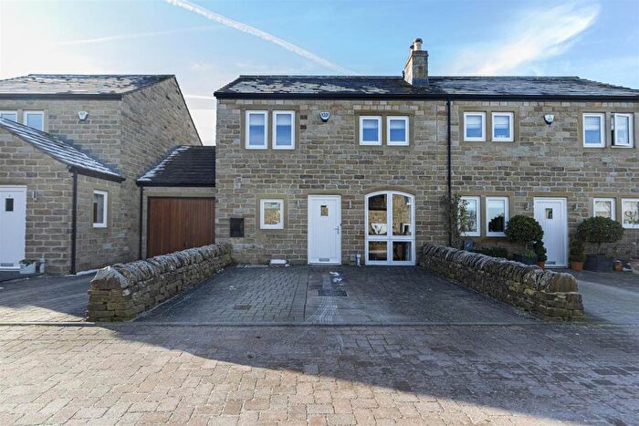 3 Bedroom End Of Terrace House For Sale In Keepers Way, Farnley Tyas, Huddersfield, HD4