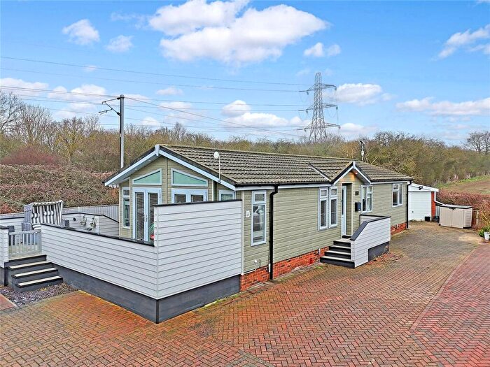 3 Bedroom Bungalow For Sale In Chestnut Grove, Hayes Country Park, Battlesbridge, Wickford, SS11