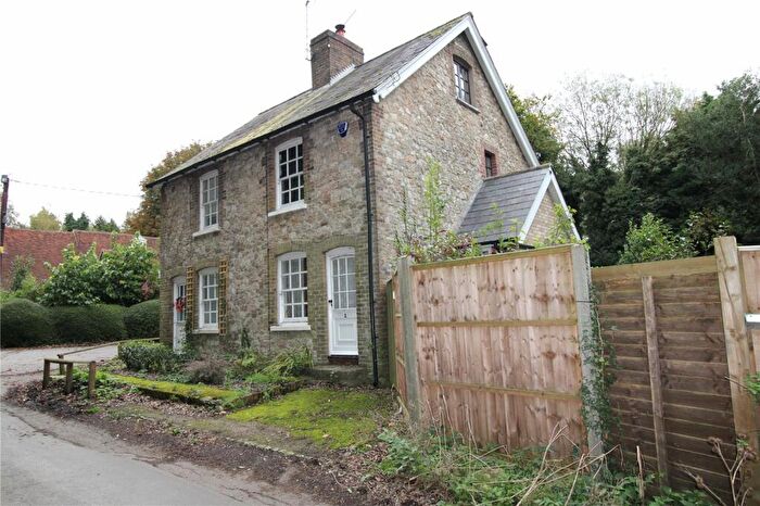 3 Bedroom Semi-Detached House For Sale In Wierton Corner Cottages, Wierton Hill, Boughton Monchelsea, Kent, ME17