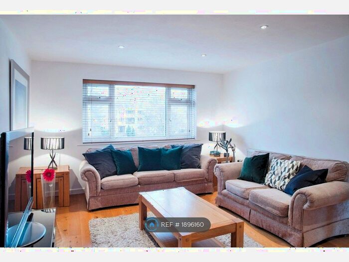 2 Bedroom Maisonette To Rent In Brampton Court, Maidenhead, SL6