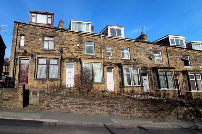3 Bedroom Terraced House To Rent In Hollingwood Lane, Bradford, BD7
