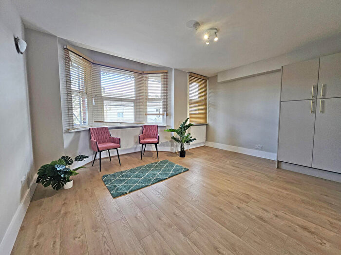 2 Bedroom Flat To Rent In Meanley Road, London, London, E12