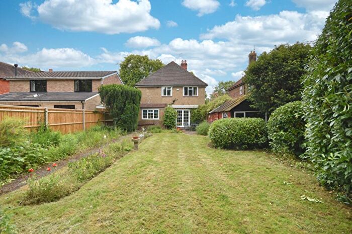 4 Bedroom Detached House For Sale In Ringley Avenue, Horley, Surrey, RH6