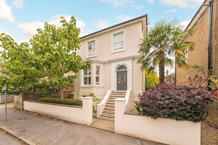 2 Bedroom Flat To Rent In Cadogan Road, Surbiton, KT6