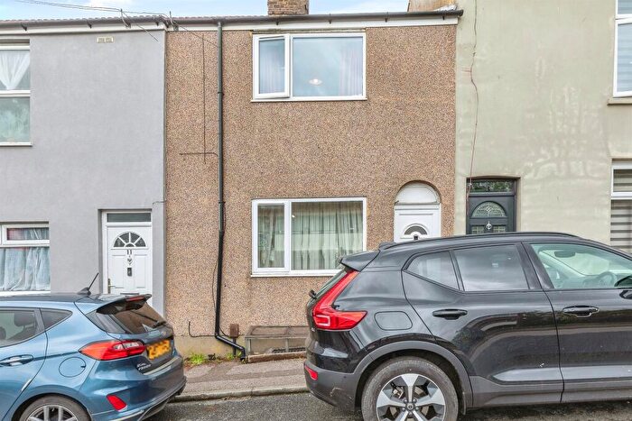3 Bedroom Terraced House For Sale In Ordnance Street, Chatham, ME4