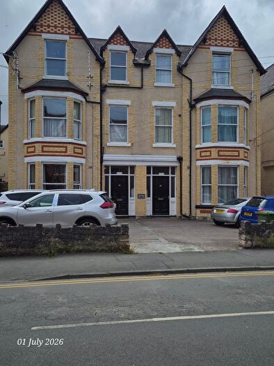 2 Bedroom Flat To Rent In Greenfield Road, Colwyn Bay, LL29