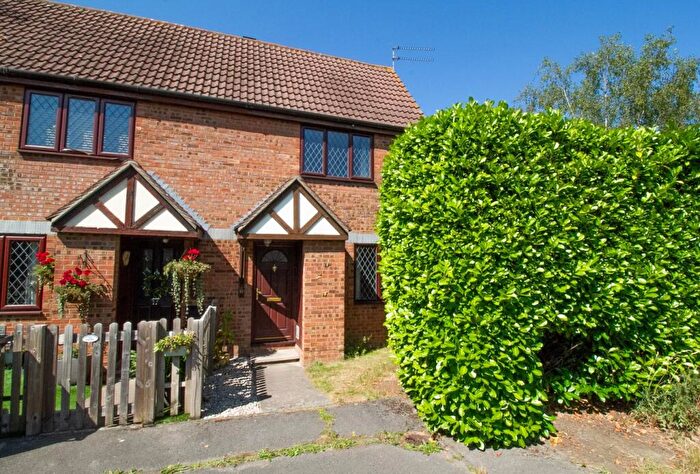 1 Bedroom Semi-Detached House For Sale In Colbred Corner, Fleet, GU51