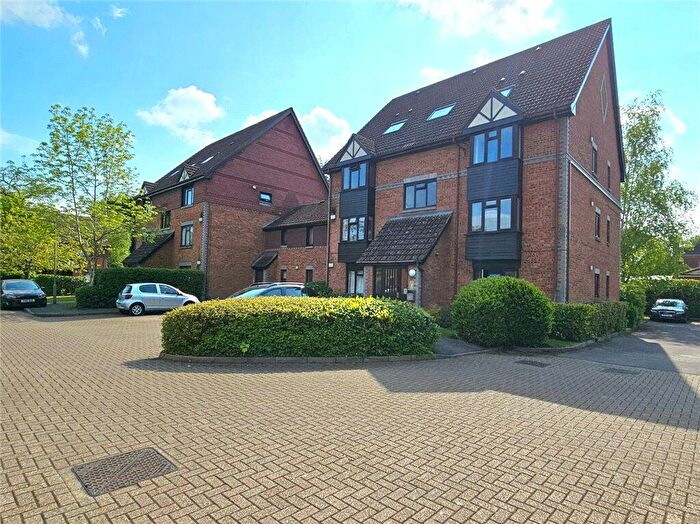 1 Bedroom Apartment For Sale In Tintagel Way, Woking, Surrey, GU22