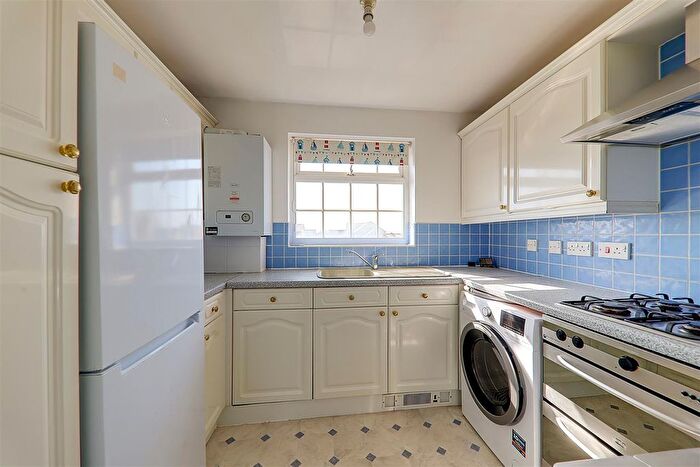 2 Bedroom Flat To Rent In Anchor Close, Shoreham-By-Sea, BN43