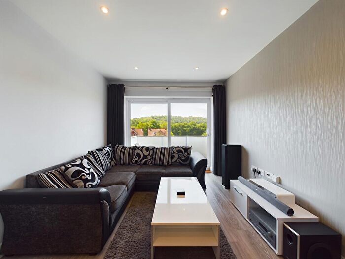 1 Bedroom Flat To Rent In Jem House, Grove Gardens, High Wycombe, HP13