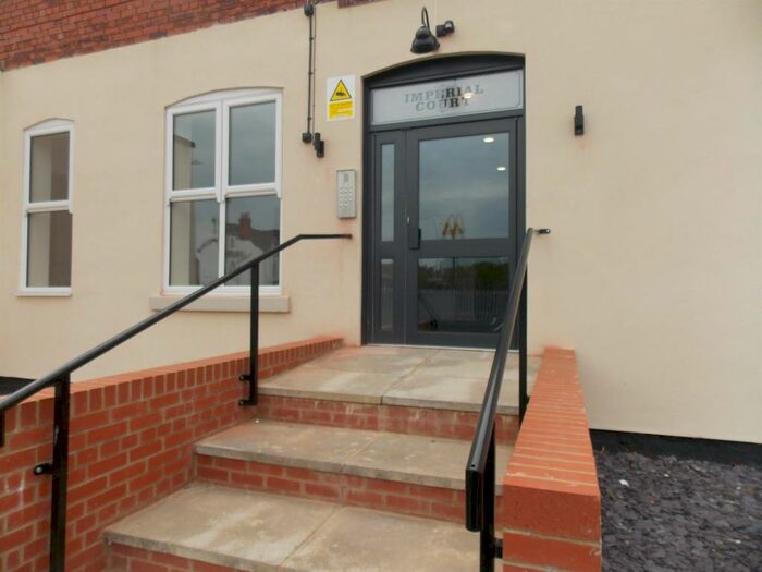 2 Bedroom Ground Flat To Rent In Grimsby Road, Cleethorpes, DN35