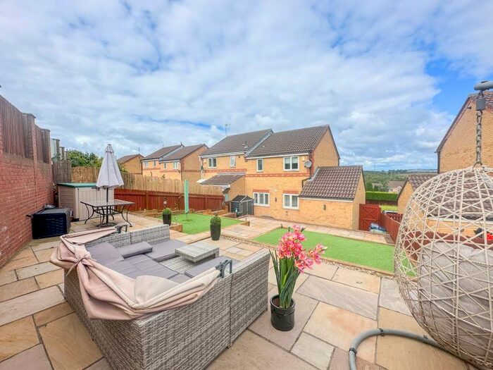 Houses for sale & to rent in NE21 6BR, Derwent View Close, Winlaton And