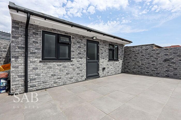 Studio To Rent In Avon Road, Greenford, UB6