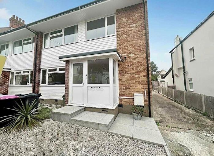 2 Bedroom Apartment To Rent In Leigh On Sea, SS9