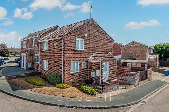 3 Bedroom Semi-Detached House For Sale In Newark Close, Ipswich, IP2