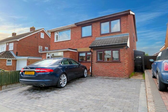 3 Bedroom Semi-Detached House For Sale In Manor Road, Benfleet, SS7