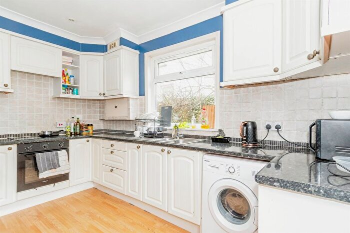 2 Bedroom Flat For Sale In Clifton Street, Plymouth, PL4