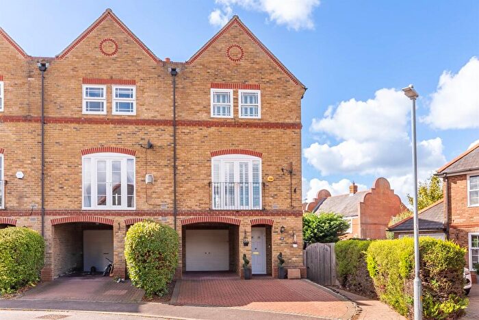 4 Bedroom Town House For Sale In Drywoods, South Woodham Ferrers, Chelmsford, CM3