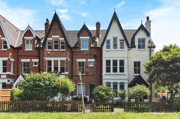 2 Bedroom Flat For Sale In Kew Road, Richmond, TW9