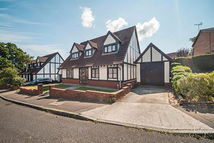 4 Bedroom Detached House For Sale In Llwynderw Close, West Cross, Swansea, SA3