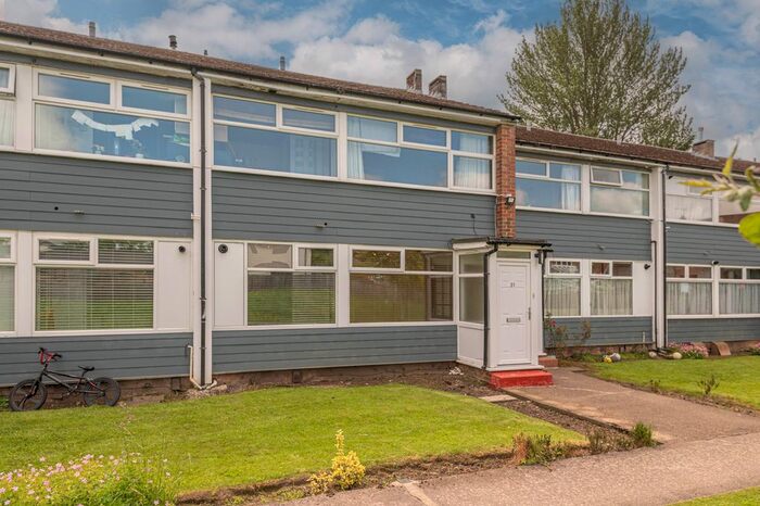 2 Bedroom Flat To Rent In High Moor Court, Moortown, Leeds, LS17