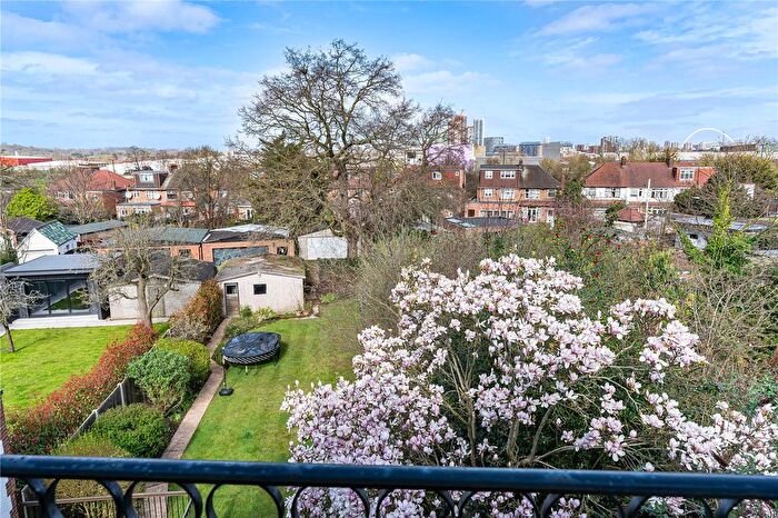 4 Bedroom Semi-Detached House For Sale In Brunswick Road, London, W5