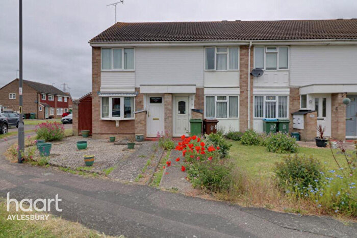 2 Bedroom End Of Terrace House To Rent In Hillington Close, Aylesbury, HP19