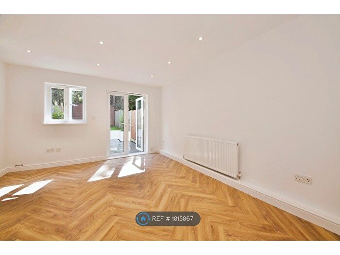 2 Bedroom Terraced House To Rent In Barton Close, London, NW4