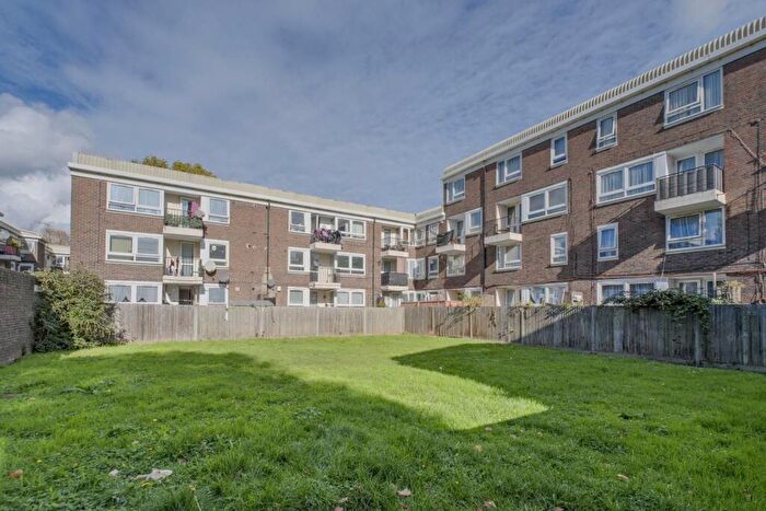 3 Bedroom Flat For Sale In Spey Street, Poplar, London, E14