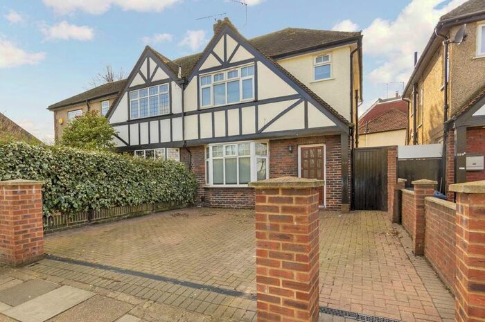 4 Bedroom Property To Rent In Argyle Road, London, W13