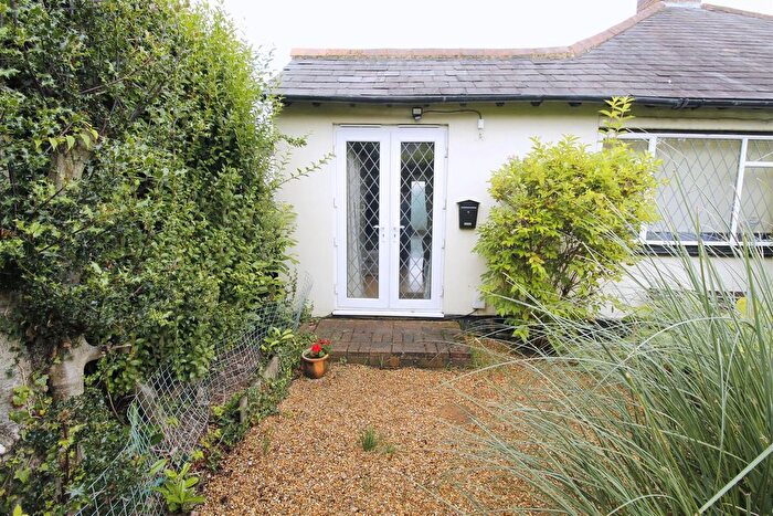 Studio To Rent In Petersham Avenue, Byfleet, KT14