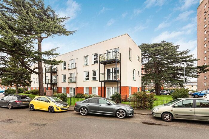 2 Bedroom Flat For Sale In Magnolia House, Spelthorne Grove, Sunbury-On-Thames, TW16