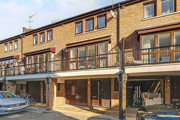 3 Bedroom Town House For Sale In Cheryls Close, London, SW6