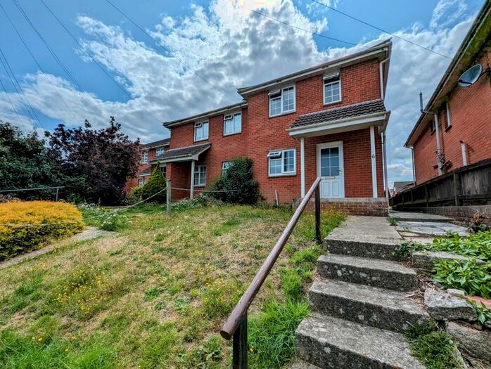 3 Bedroom Semi-Detached House To Rent In Mount Pleasant Road, Newport, PO30