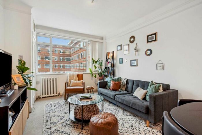 2 Bedroom Flat To Rent In Balham High Road, London, SW17