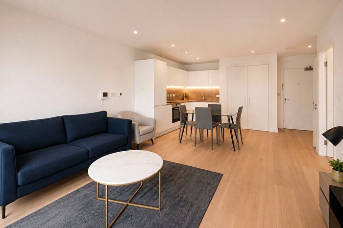 1 Bedroom Flat To Rent In Fairwater House, Bonnet Street, London, E16