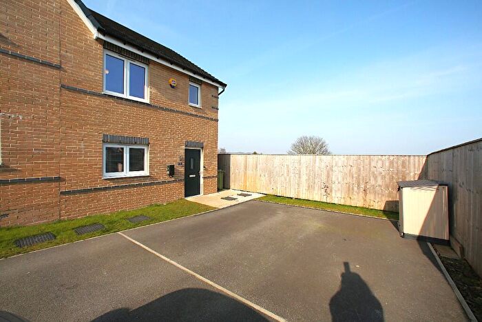 3 Bedroom Semi-Detached House To Rent In Turnstone Way, Huddersfield, West Yorkshire, HD4