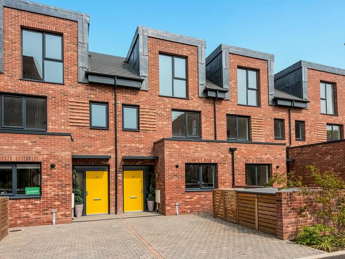 4 Bedroom Terraced House To Rent In Reynard Way, Brentford, TW8