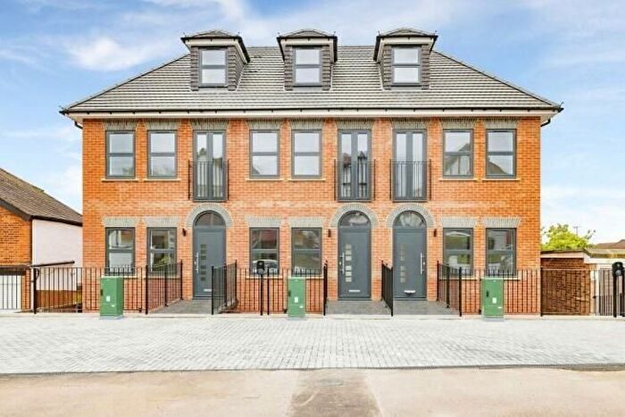 5 Bedroom Terraced House To Rent In Bushey, Hertfordshire, WD23