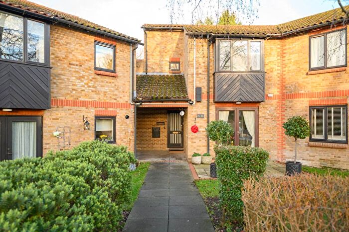 2 Bedroom Flat For Sale In Talbot Lodge, Esher, KT10