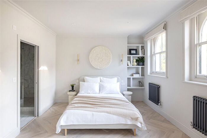 2 Bedroom Flat For Sale In Kensington Gardens Square, London, W2