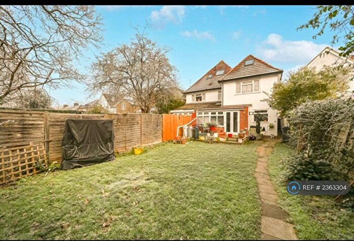 3 Bedroom Flat To Rent In Kingston Road, New Malden, KT3