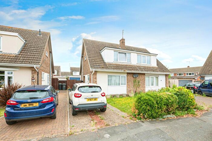 3 Bedroom Semi-Detached House For Sale In St. Philips Close, Kettering, NN15