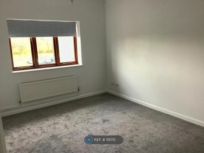 2 Bedroom Flat To Rent In Dulverton Drive, Furzton, Milton Keynes MK4