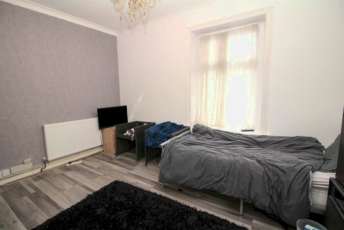 3 Bedroom Terraced House For Sale In Ramsey Street, Bradford, BD5