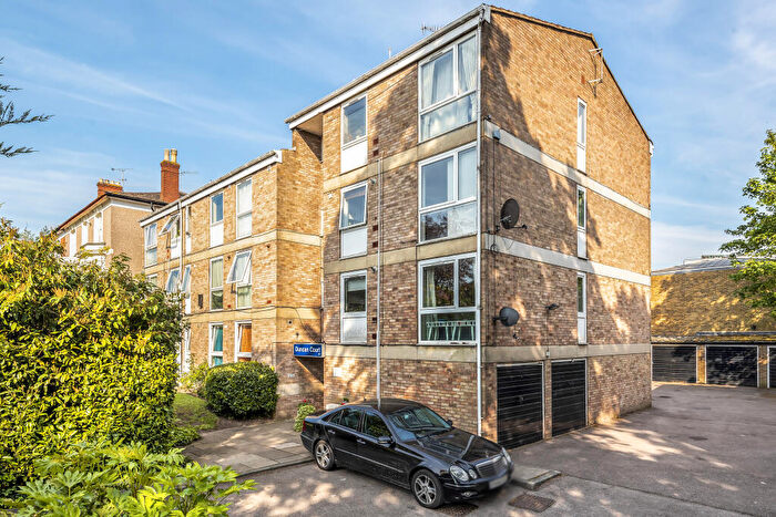 2 Bedroom Apartment For Sale In Nether Street, North Finchley, London, N12