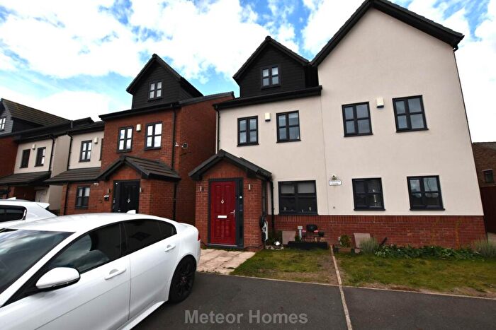 3 Bedroom Semi-Detached House For Sale In Fairbank Close, Grimsby, DN32