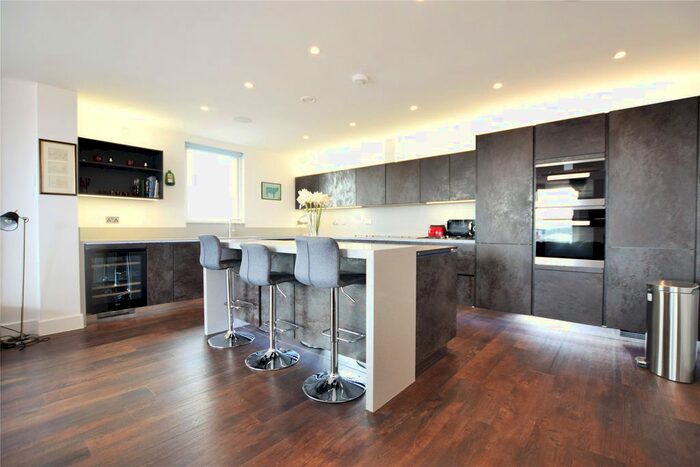 2 Bedroom Flat To Rent In Kennet House, Kings Road, Reading, Berkshire, RG1