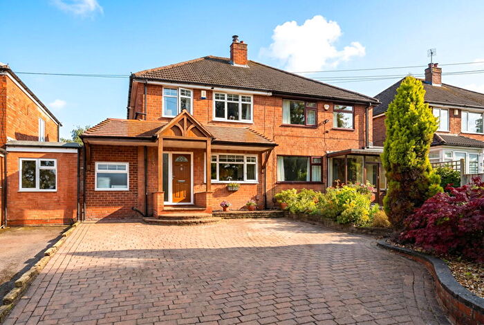3 Bedroom Semi-Detached House For Sale In Peterbrook Road, Majors Green, B90