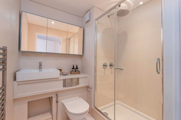 2 Bedroom Apartment To Rent In Baker Street, Marylebone, London, NW1